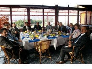 Üniversite Ve İş Dünyası “+1” Eğitim Modelini Değerlendirdi