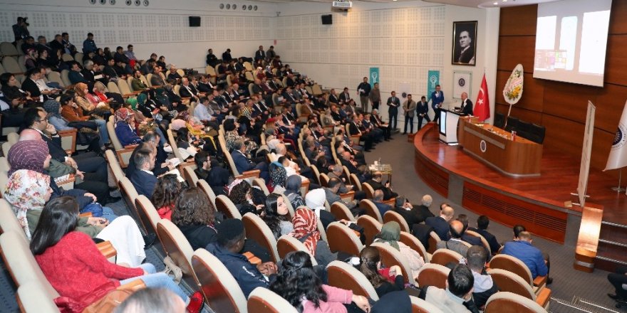 Türkçe’nin geleceği Atatürk Üniversitesinde konuşuldu