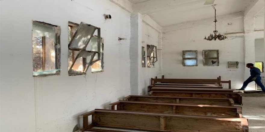 Tel Abyad’da Ermeni kilisesi temizlenerek camları yenilendi
