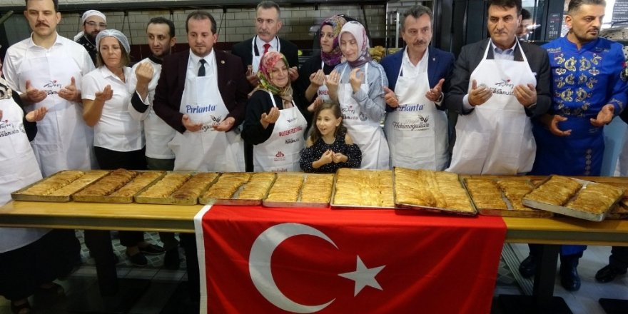 Bursalı börekçiden sınırdaki askerlere 250 kilogram kol böreği