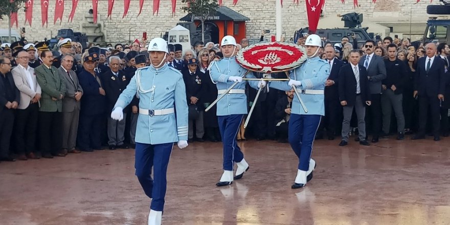 Atatürk Taksim’de de törenle anıldı