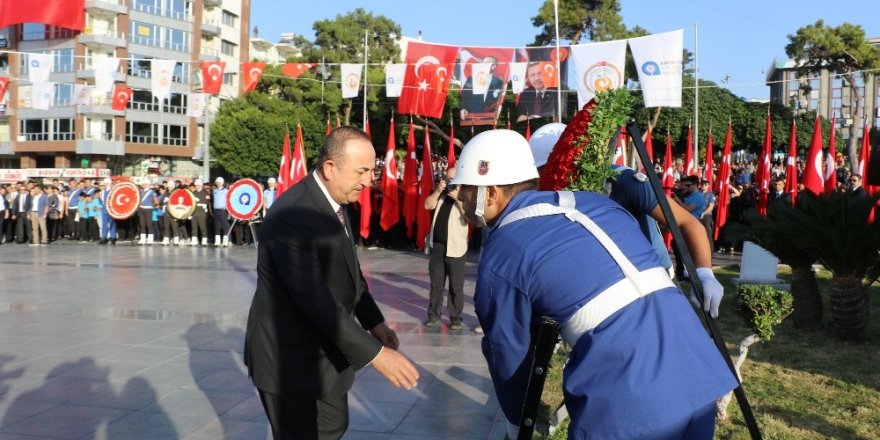 Bakan Çavuşoğlu, Antalya’da Atatürk’ü anma törenine katıldı