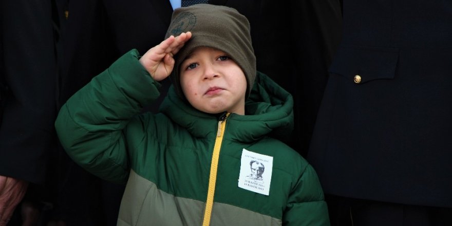 5 yaşındaki Yiğit’in gözyaşları Atatürk için aktı