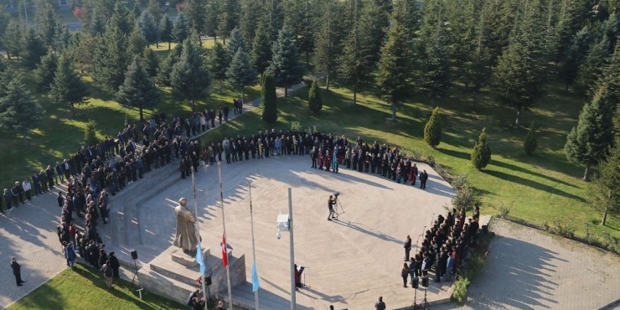Erciyes Üniversitesinde 10 Kasım Atatürk’ü Anma Töreni Gerçekleştirildi