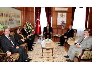 İzmir Valisi Toprak: Esafed'in Hizmetleri Takdire Şâyan