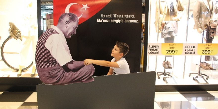 67 Burda AVM ziyaretçileri Atatürk’ü andı