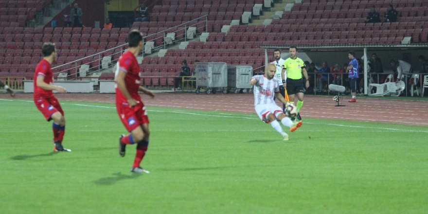 TFF 1. Lig: Balıkesirspor: 0 - Altınordu: 0 (İlk yarı)