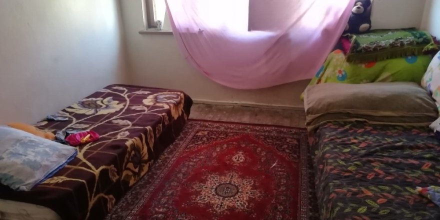 Harabe evde yaşayan Filistinli aile yardım bekliyor