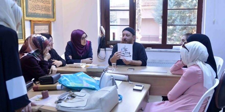Geleneksel Türk Süsleme Sanatları öğreniyorlar