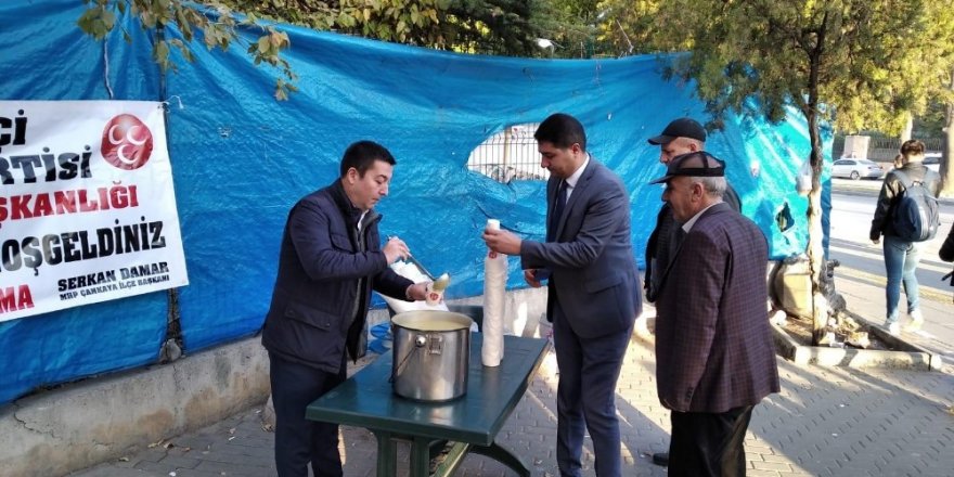Çankaya MHP’den vatandaşlara ücretsiz çorba ikramı