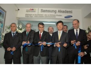 Samsung'dan 718 Öğrenciye Teknoloji Eğitimi