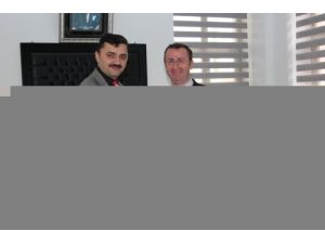 Samed Kamu Kurumlarında Aşure İkram Etti