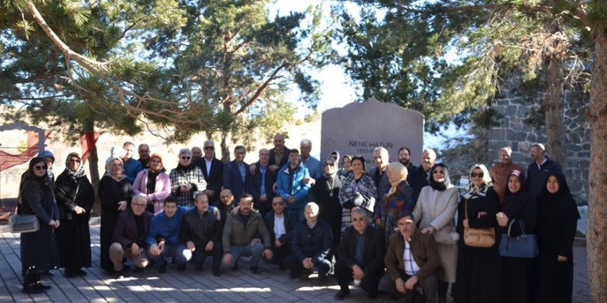 Türkiye’nin farklı bölgelerinden gelen edebiyatçılar Erzurum’u gezdi
