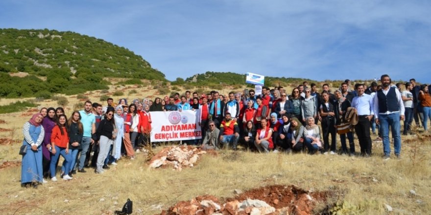 Gençler "Daha Yeşil Bir Türkiye" için fidan dikti