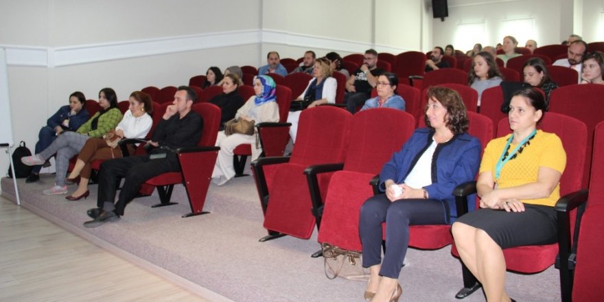Aydın’da eczacı teknisyenlerine ‘İlaçta Bağımlılıkla Mücadele’ semineri