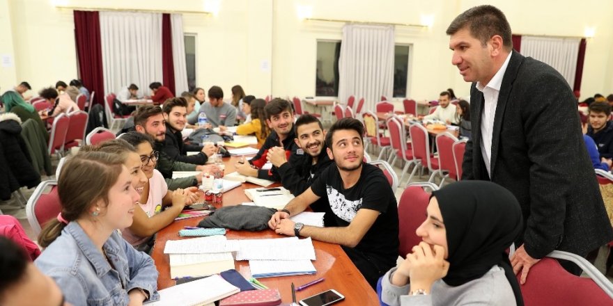 Burdur’da üniversite öğrencilerine belediye sahip çıktı
