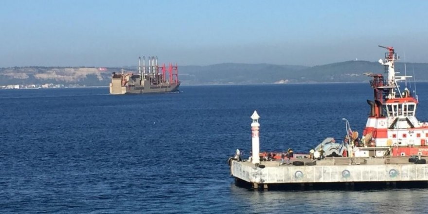 Liberya bayraklı enerji gemisi Çanakkale Boğazı’ndan geçti