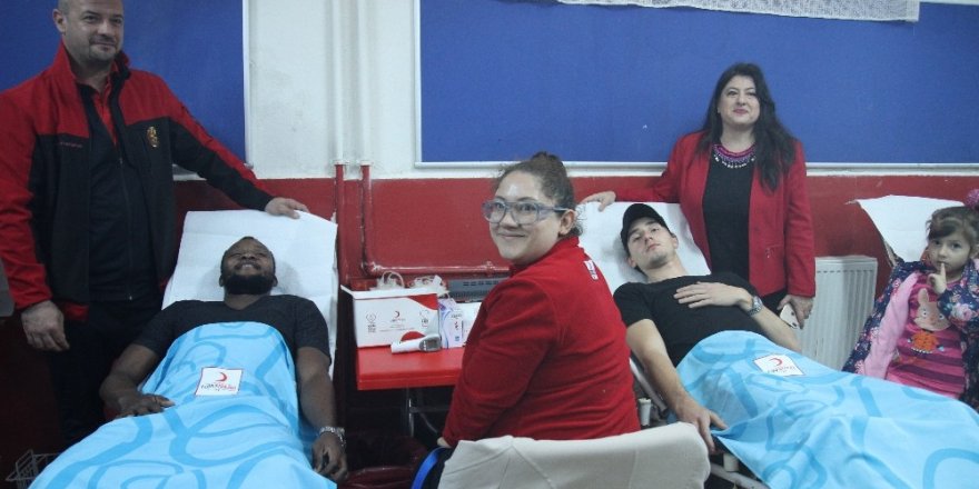 Eskişehirsporlu oyunculardan kan bağışına destek