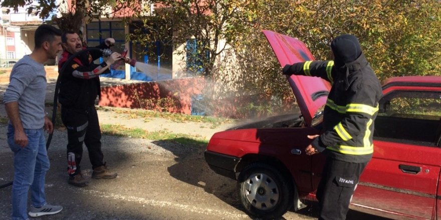 Türkeli’de otomobil yangını