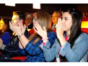 Gençlik De Sanat Müziği Dinler