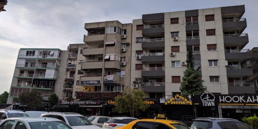 İzmir’deki eğik binalar tahliye ediliyor