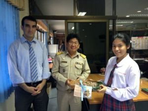 Tayland’daki Türk Okulları Aşure Dağıttı