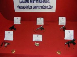 Polis, 4 Tabanca Ve Uyuşturucu Ele Geçirdi