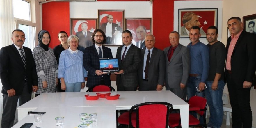 AK Parti Çanakkale teşkilatından MHP’ye ’hayırlı olsun’ ziyareti
