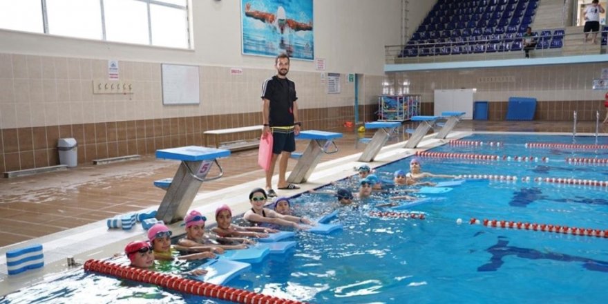 Adıyaman Belediyesi kış spor okullarında yüzme kursu eğitimleri başladı
