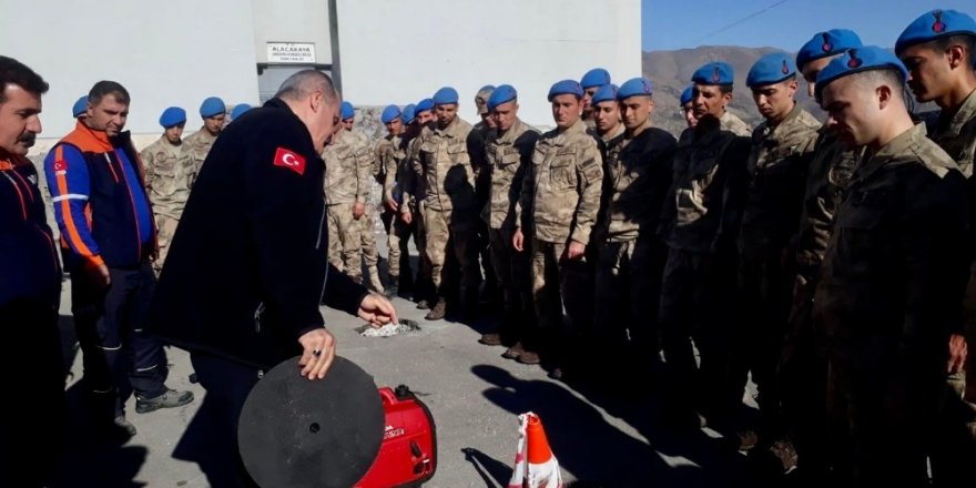Jandarma personeline deprem farkındalık eğitimi