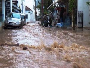 Bodrum Sokakları Dereye Döndü