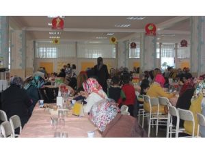 Yıldırım Koleji, Anneleri Aşure Gününde Buluşturdu