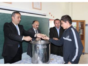 Yerköy’de Bin Öğrenciye Aşure Dağıtıldı