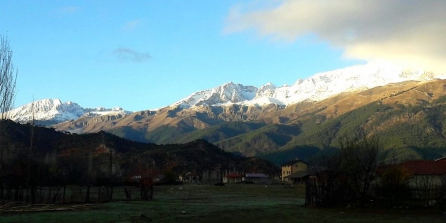 Anamas Dağı beyaz gelinliğini giydi