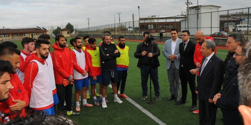 Başkan Akkaya’dan Akşehirsporlu futbolculara baklava