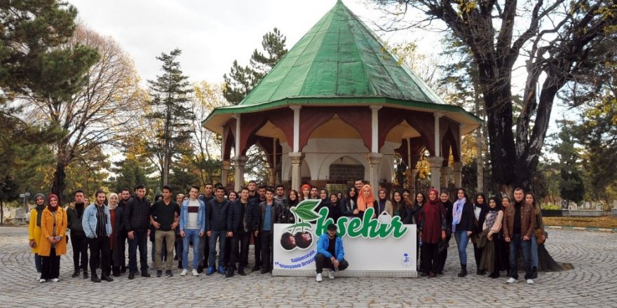 Üniversiteli öğrenciler Akşehir’i gezdi