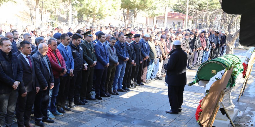 Kıbrıs gazisinin cenazesi Hadim'de toprağa verildi