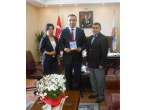 Talasemi Derneği Üyeleri, Halkı Bilgilendirmek İçin İlçeleri Geziyor