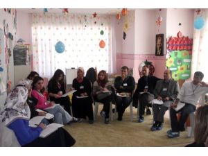 Öğretmenlere 'Oyun Terapisi' Eğitimi Verildi