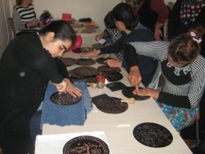 Engelli Kadınlar Bakır İşlemeciliği Öğreniyor