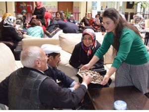 Yelkenoğlu Koleji Öğrencilerinden Huzurevinde Aşure Şenliği