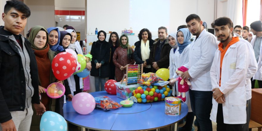 NEÜ Meram miniklerin  yüzünü güldürdü