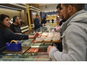 Bafra Ülkü Ocakları Aşure Dağıttı