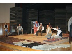 Adana Şehir Tiyatrosu ‘kamyon’ İle Perde Diyor