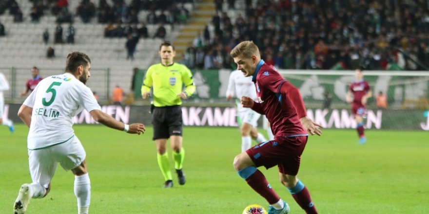 Süper Lig: Konyaspor: 0 - Trabzonspor: 1 (İlk yarı)