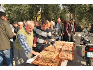 Mutlu Koleji 3 Bin Kişiye Aşure Dağıttı