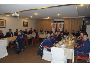 Voleybolculara Moral Yemeği