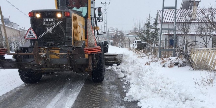 Selçuklu’da dış mahallelerde yoğun kar mesaisi