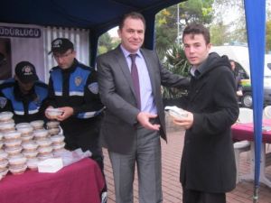 Ünye İlçe Emniyet Müdürlüğü Aşure Dağıttı