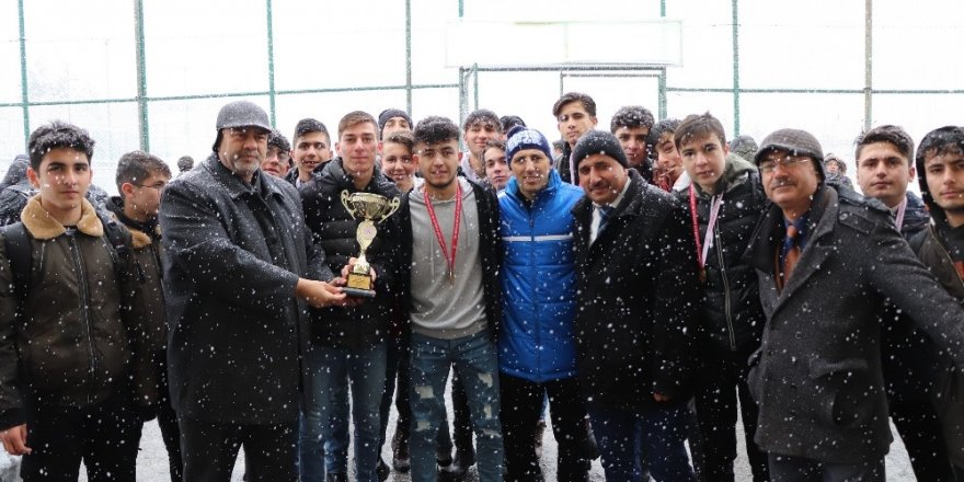 Okullar arası genç futbol il birinciliği müsabakaları sona erdi